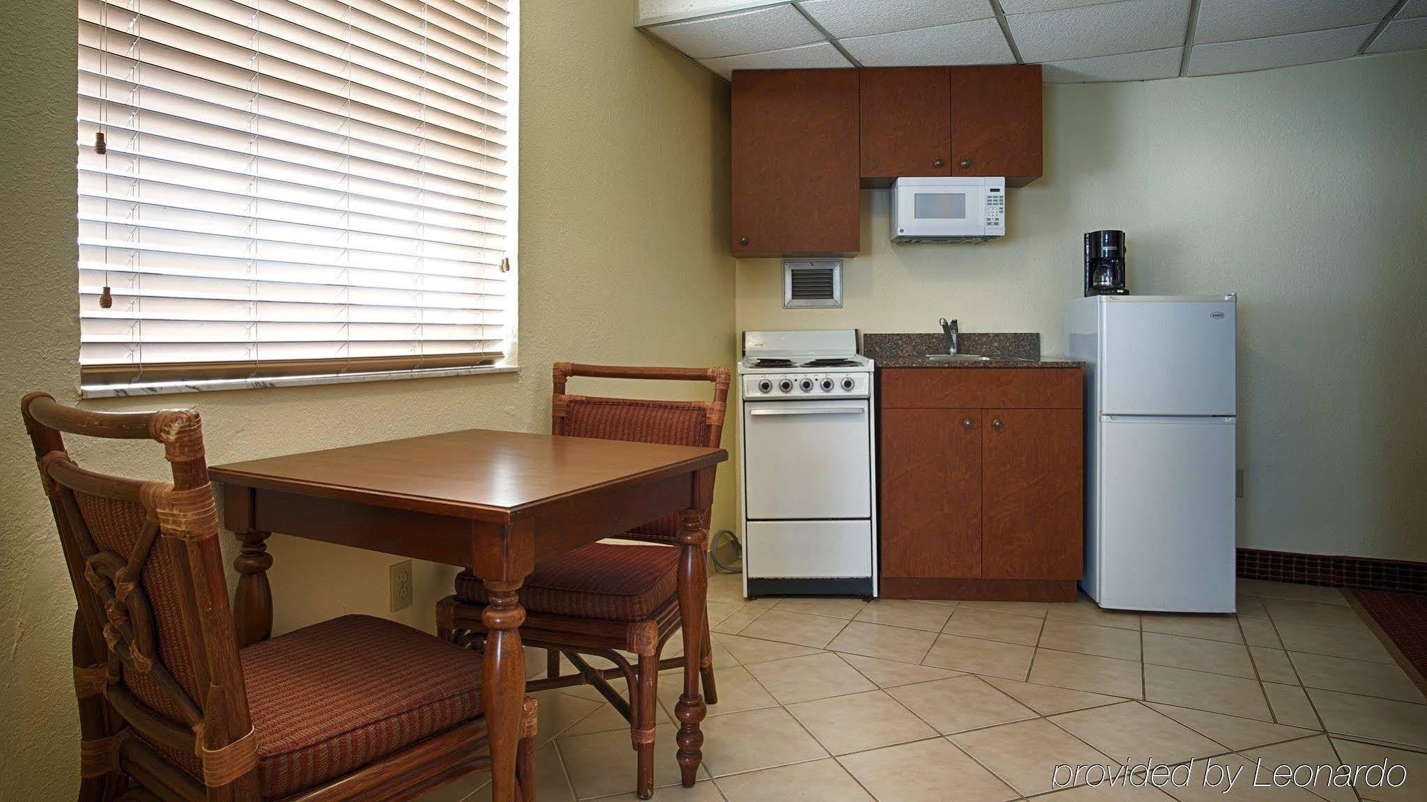 Best Western Aku Tiki Inn Daytona Beach Extérieur photo