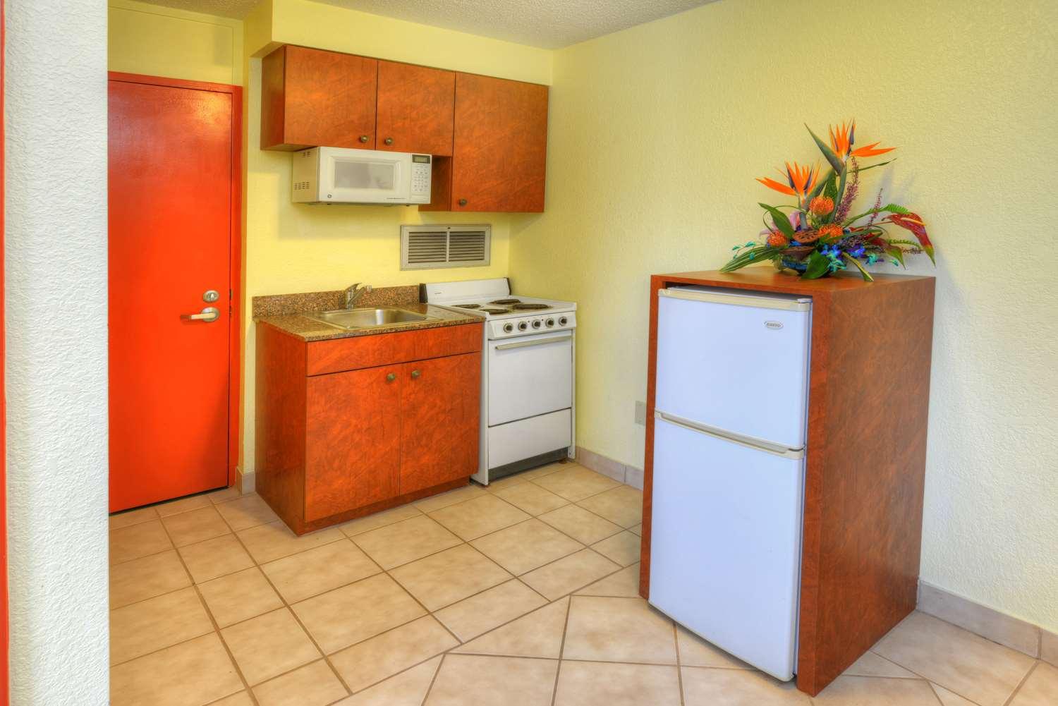 Best Western Aku Tiki Inn Daytona Beach Extérieur photo